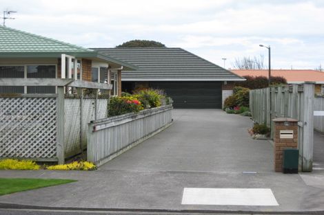 Photo of property in 8 Turakina Street, Merrilands, New Plymouth, 4312