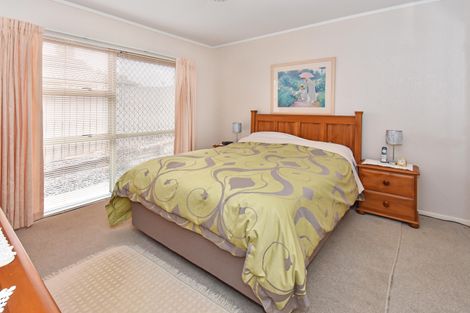 Photo of property in 15 Tonson Place, Weymouth, Auckland, 2103
