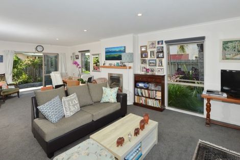 Photo of property in 17 Bermuda Place, One Tree Point, 0118