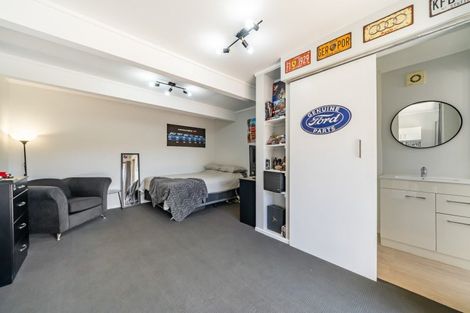 Photo of property in 2 Oaklands Grove, Clouston Park, Upper Hutt, 5018