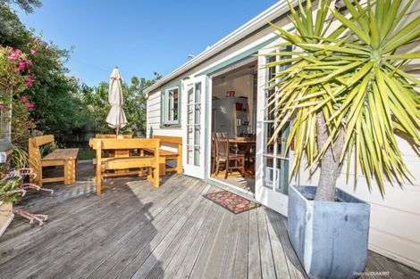 Photo of property in 106 Jellicoe Street, Martinborough, 5711
