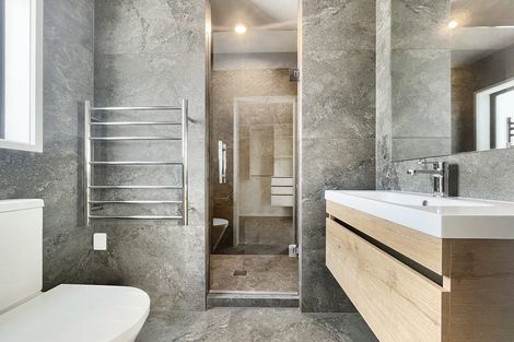 Photo of property in Peninsula Primary School, 61 Wharf Road, Te Atatu Peninsula, Auckland, 0610