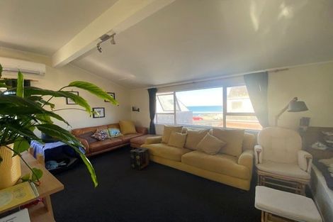 Photo of property in 4/30 Lyall Parade, Lyall Bay, Wellington, 6022