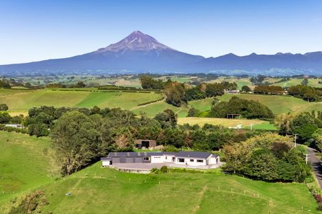 Photo of property in 805 Richmond Road, Lepperton, New Plymouth, 4373