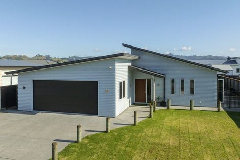 Photo of property in 6 Breaker's Crescent, Waihi Beach, 3611