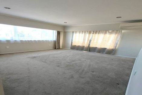 Photo of property in 14 Chelsea View Drive, Chatswood, Auckland, 0626