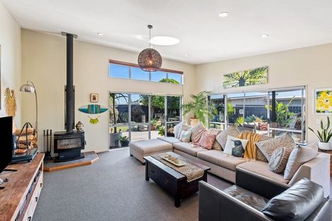 Photo of property in 30 Pharazyn Avenue, Waikanae Beach, Waikanae, 5036