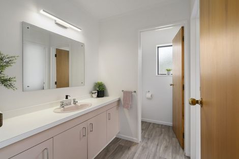 Photo of property in 69 Hillcrest Drive, Kelvin Grove, Palmerston North, 4414