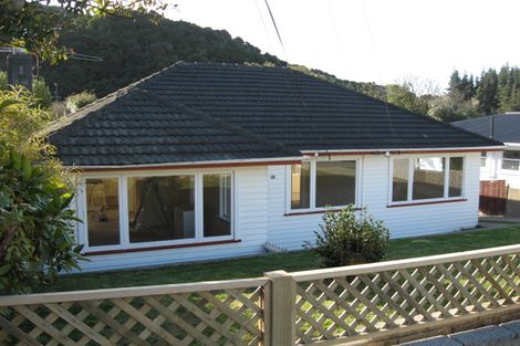 Photo of property in 28 Gardiner Grove, Wainuiomata, Lower Hutt, 5014