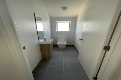 Photo of property in 30b Sorrel Crescent, Bucklands Beach, Auckland, 2012