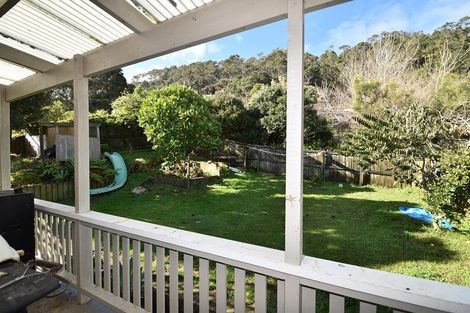 Photo of property in 24 Domain Crescent, Muriwai, Waimauku, 0881