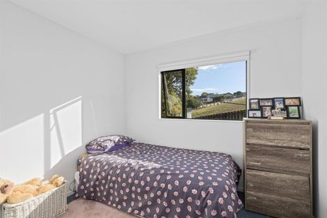 Photo of property in 15 Empressa Heights, Helensville, 0800