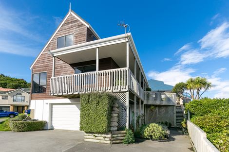 Photo of property in 9 Kapil Grove, Khandallah, Wellington, 6035