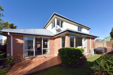 Photo of property in 4 Rosefield Lane, Northcote, Christchurch, 8052