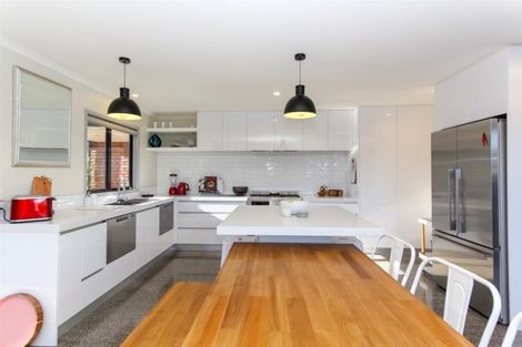 Photo of property in 24 Redwood Crescent, Hurdon, New Plymouth, 4310