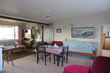 Photo of property in 493 Waikawa-curio Bay Road, Curio Bay, Tokanui, 9884