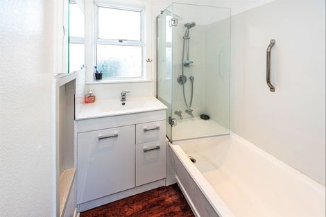 Photo of property in 28 Miro Street, Castlecliff, Whanganui, 4501