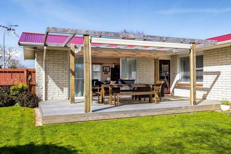 Photo of property in 18 Kowhai Street, Hawera, 4610