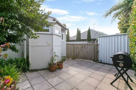 Photo of property in 55 Sunset Road, Totara Vale, Auckland, 0632