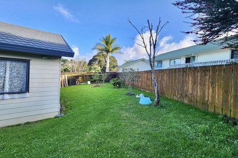 Photo of property in 9 Killygordon Place, Massey, Auckland, 0614