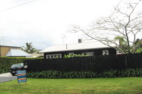 Photo of property in 16 Glamis Avenue, Manly, Whangaparaoa, 0930