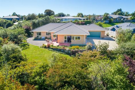Photo of property in 24 La Lena Grove, Fitzherbert, Palmerston North, 4410