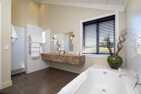 Photo of property in Gatehouse And River Room., 1308c Tuki Tuki Road, Tuki Tuki, Havelock North, 4294