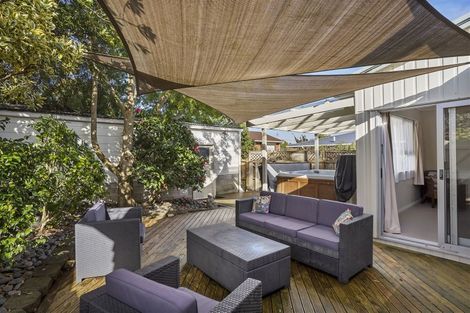 Photo of property in 2/3 Winifred Avenue, Bayview, Auckland, 0629