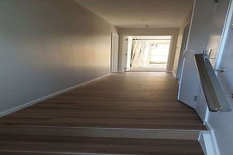 Photo of property in 1b Taupiko Place, Green Bay, Auckland, 0604