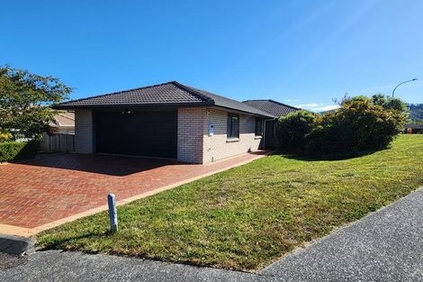 Photo of property in 2 Percy Kinsman Crescent, Riverstone Terraces, Upper Hutt, 5018