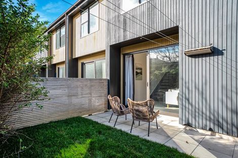 Photo of property in 7/20 Trent Street, Island Bay, Wellington, 6023