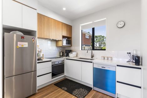 Photo of property in 423 Glenfield Road, Glenfield, Auckland, 0629