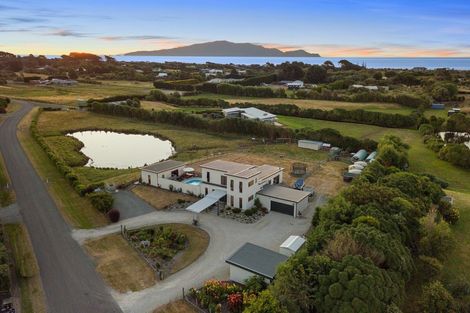 Photo of property in 27 Raukawa Road, Peka Peka, Waikanae, 5391