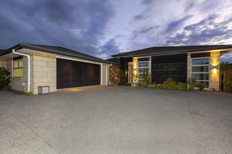 Photo of property in 9 Otupoa Way, Paraparaumu, 5032