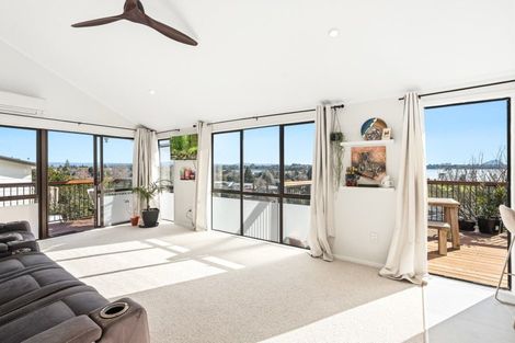 Photo of property in 33 Dingadee Street, Welcome Bay, Tauranga, 3112