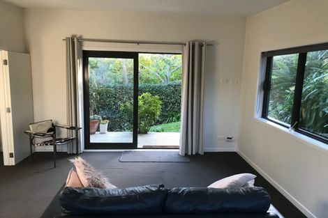 Photo of property in 26 Peter Terrace, Castor Bay, Auckland, 0620