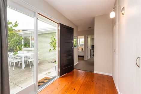 Photo of property in 16 Greenfield Place, Mairehau, Christchurch, 8052