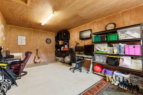 Photo of property in 15 Mudgway Place, Awapuni, Palmerston North, 4412