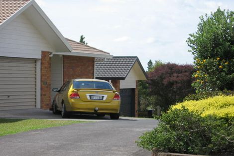 Photo of property in 24 Heversham Place, Glendene, Auckland, 0602