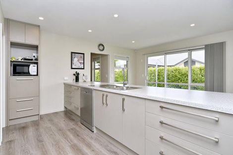 Photo of property in 32 Koura Drive, Rangiora, 7400