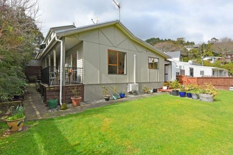 Photo of property in 2/5 Taunton Way, Pinehaven, Upper Hutt, 5019