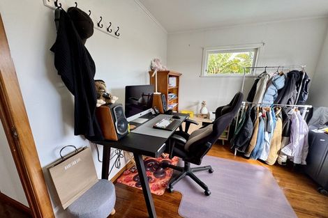 Photo of property in 2 Thomas Rea Place, Te Atatu South, Auckland, 0610