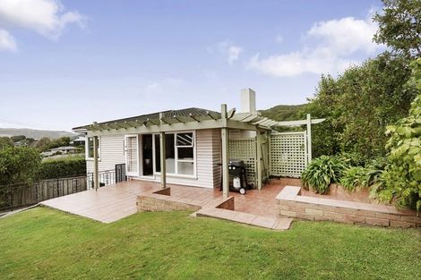 Photo of property in 64 Larsen Crescent, Tawa, Wellington, 5028