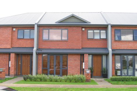 Photo of property in 2b Tuscany Way, Te Atatu Peninsula, Auckland, 0610