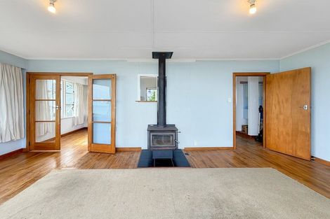 Photo of property in 111 Karaka Street, Castlecliff, Whanganui, 4501