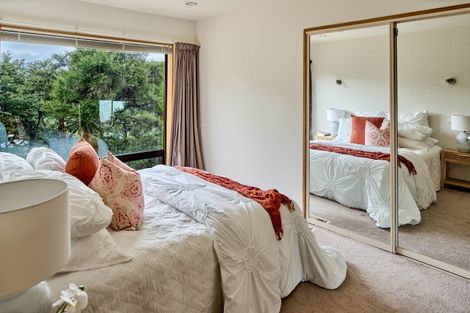 Photo of property in 9 Whiorau Grove, Lowry Bay, Lower Hutt, 5013