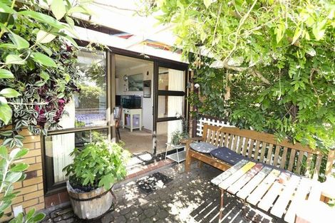 Photo of property in 12 Warwick Place, Springvale, Whanganui, 4501