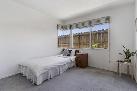 Photo of property in 1/24 Headcorn Place, Botany Downs, Auckland, 2010