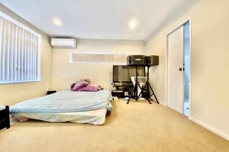 Photo of property in 26 Midhurst Avenue, Henderson, Auckland, 0612