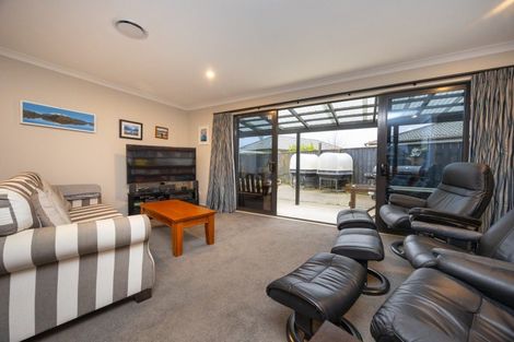 Photo of property in 77 Meridian Grove, Kelvin Grove, Palmerston North, 4414